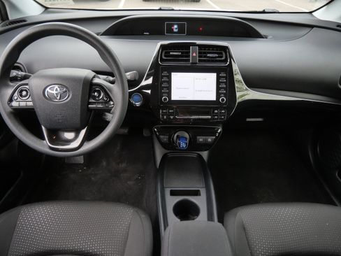 Certified 2020 Toyota Prius LE FWD image 11