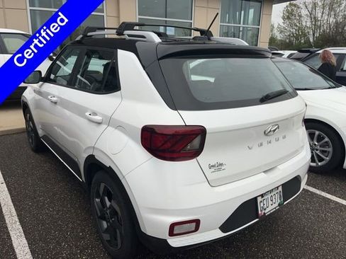 Used 2023 Hyundai Venue Limited FWD image 10