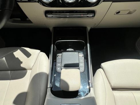 Used 2021 Mercedes-Benz GLA 250 w/ Premium Package image 19