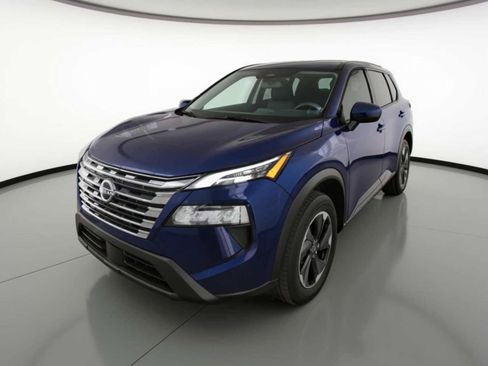 Used 2025 Nissan Rogue SV image 3