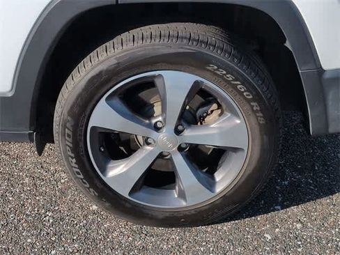 Used 2019 Jeep Cherokee Limited w/ Luxury Group image 14