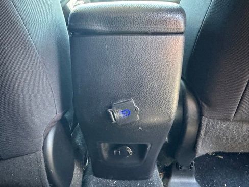 Used 2018 Toyota RAV4 LE FWD image 14