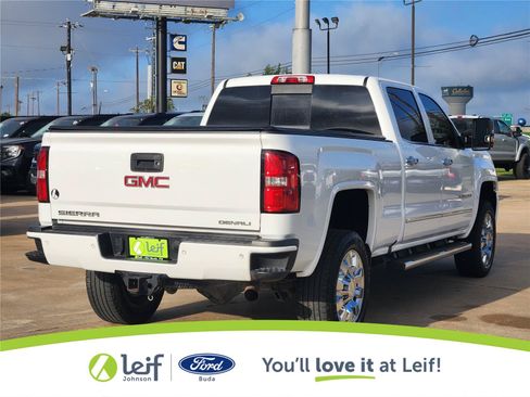 Used 2017 GMC Sierra 2500 Denali w/ Suspension Package, Off-Road AWD/4WD image 4