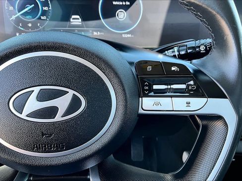 Used 2025 Hyundai Elantra Limited FWD image 24