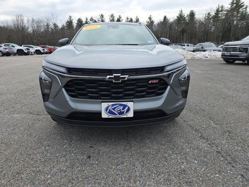 Used 2025 Chevrolet Trax RS w/ Driver Confidence Package image 8