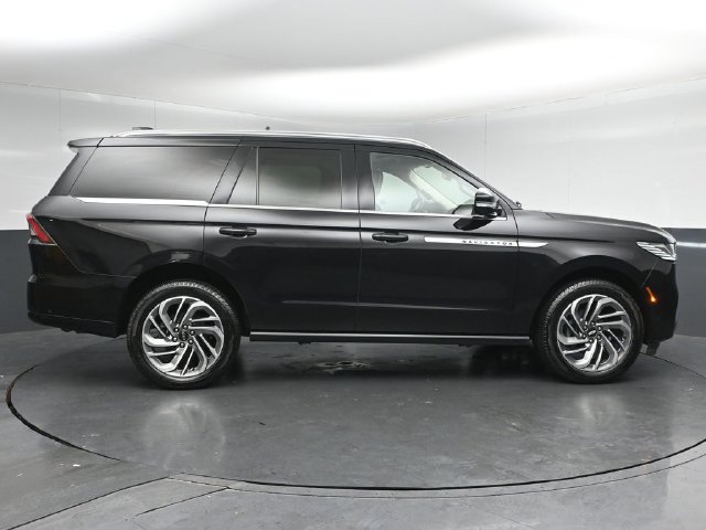 Certified 2025 Lincoln Navigator Reserve AWD/4WD image 8
