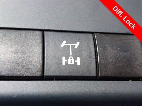Used 2025 Toyota Tacoma TRD Off-Road AWD/4WD image 16