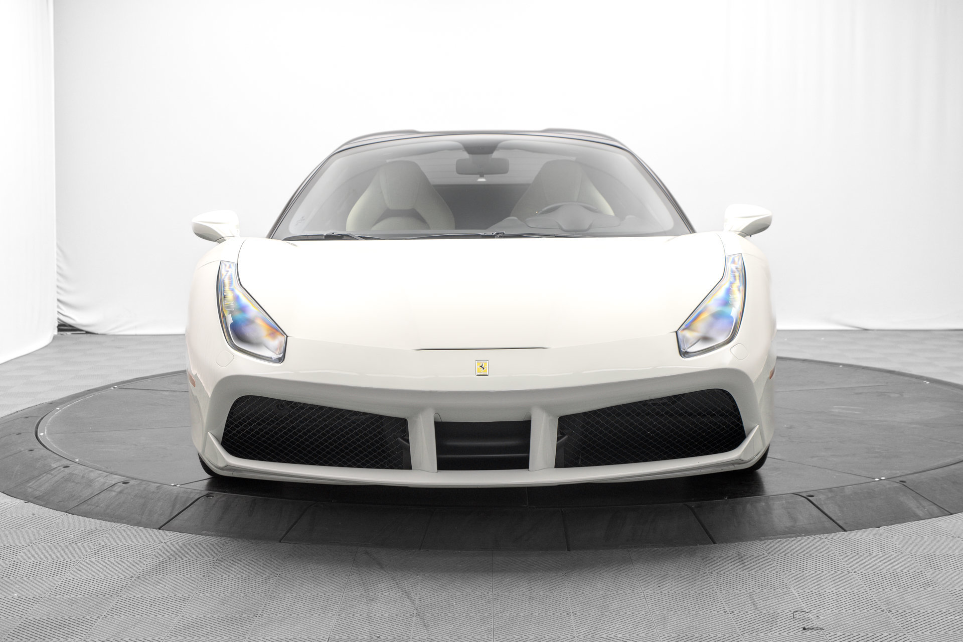 Used 2018 Ferrari 488 Spider RWD image 15