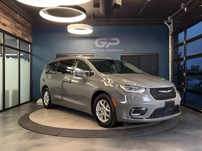 Used 2022 Chrysler Pacifica Touring-L
