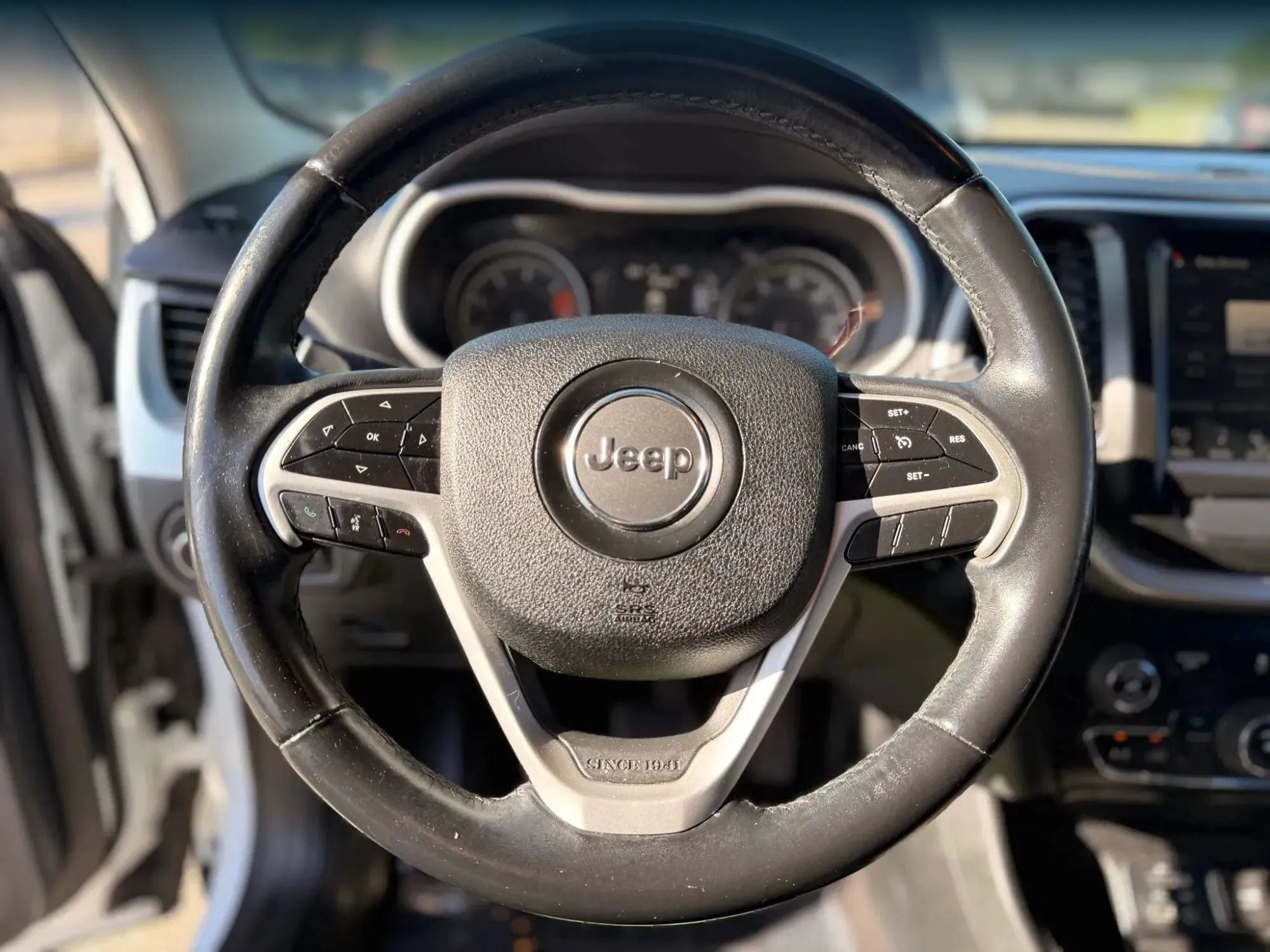 Used 2018 Jeep Cherokee Latitude Plus FWD image 24