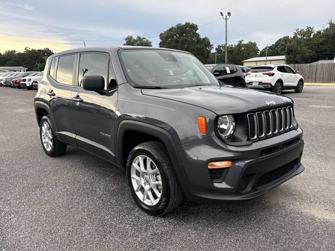 Used 2023 Jeep Renegade Latitude AWD/4WD image 7