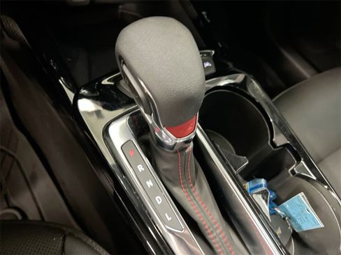 Used 2024 Chevrolet Trax RS w/ Sunroof Package image 16