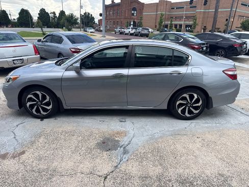 Used 2017 Honda Accord EX-L image 7
