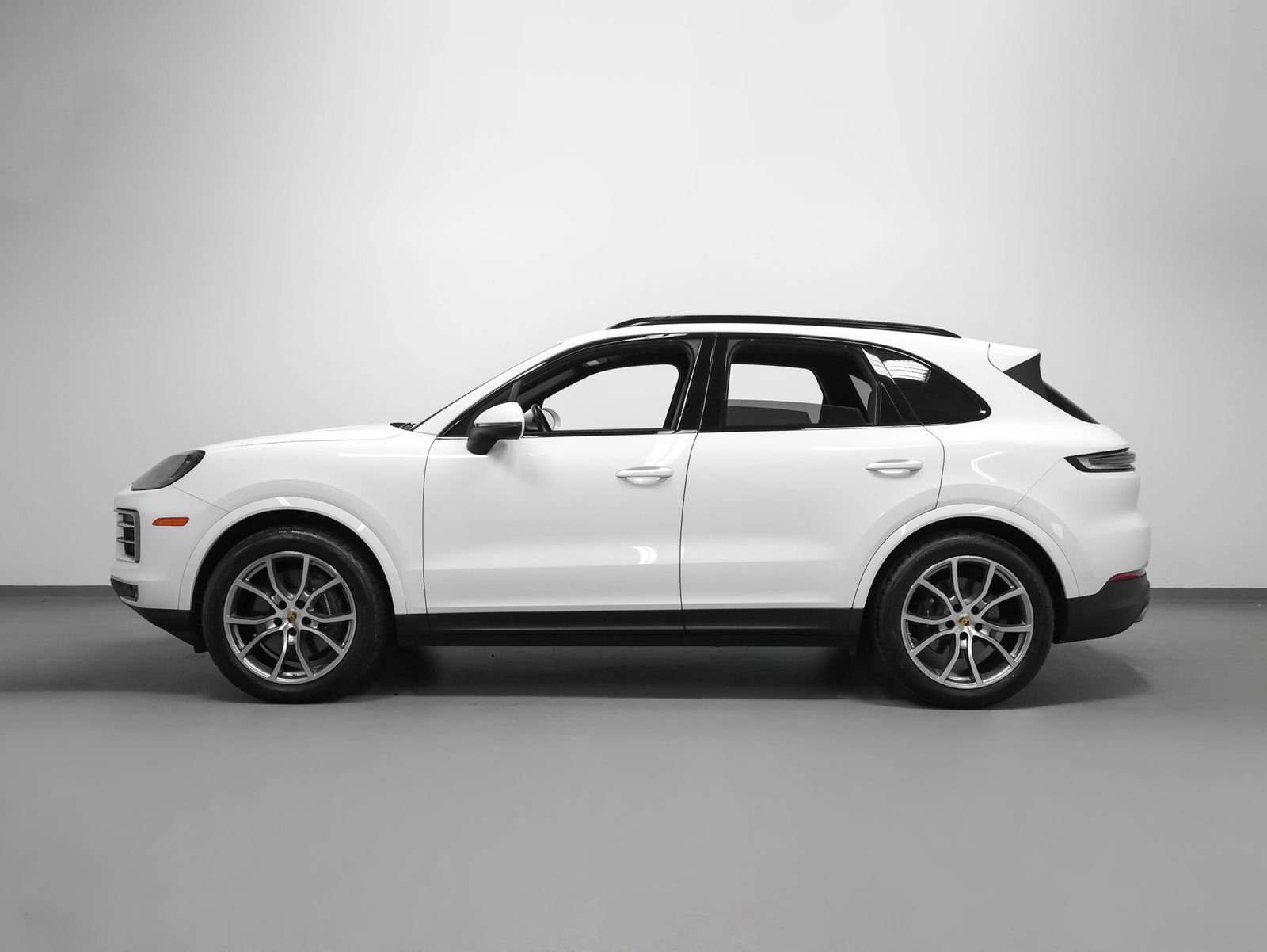Certified 2024 Porsche Cayenne AWD/4WD image 2
