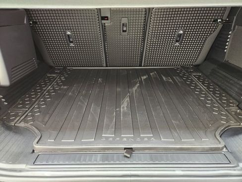 New 2026 Land Rover Defender 110 X-Dynamic SE image 22