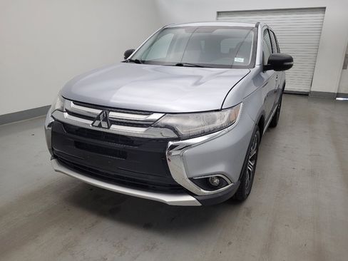 Used 2017 Mitsubishi Outlander SE AWD/4WD image 15