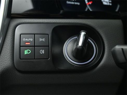 Used 2023 Porsche Cayenne Coupe image 40