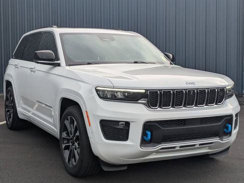 Used 2022 Jeep Grand Cherokee Overland w/ Advanced Protech Group III image 4
