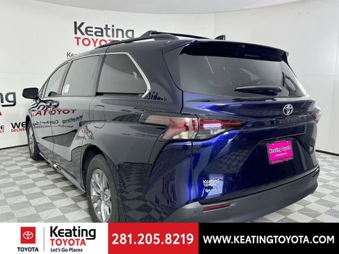 New 2026 Toyota Sienna XLE image 10