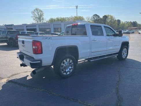 Used 2015 GMC Sierra 2500 Denali w/ Duramax Plus Package image 3