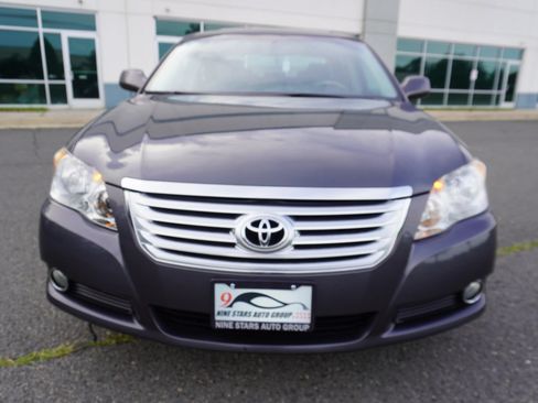 Used 2010 Toyota Avalon XLS FWD image 2