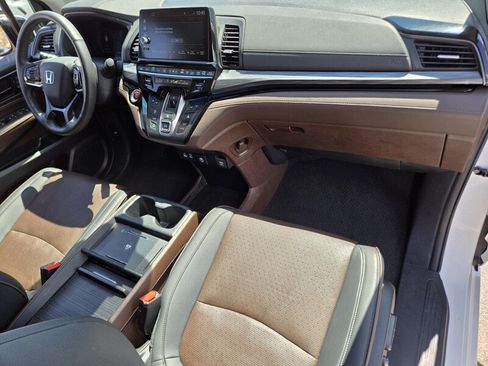 Used 2025 Honda Odyssey Elite image 18