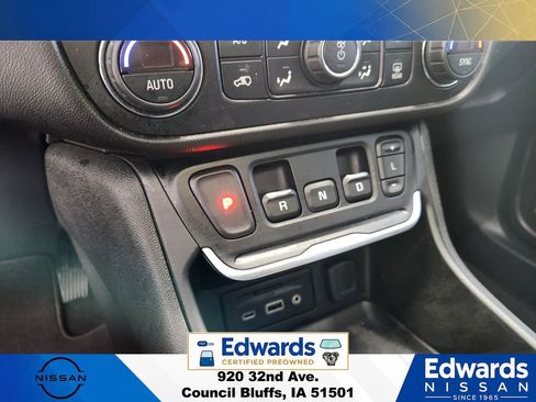 Used 2020 GMC Terrain Denali w/ Denali Premium Package AWD/4WD image 34