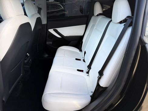 Used 2022 Tesla Model Y Long Range AWD/4WD image 16