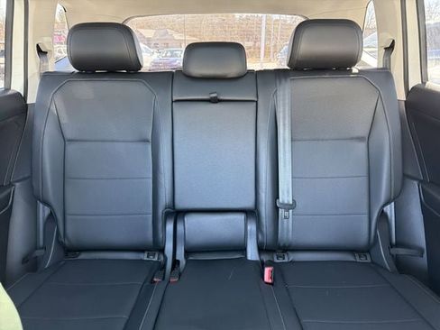 Used 2018 Volkswagen Tiguan SEL image 31