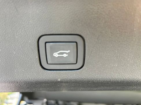 Used 2023 Cadillac Escalade Premium Luxury AWD/4WD image 47