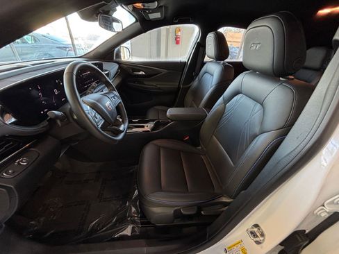 Used 2025 Buick Envista Sport Touring image 26