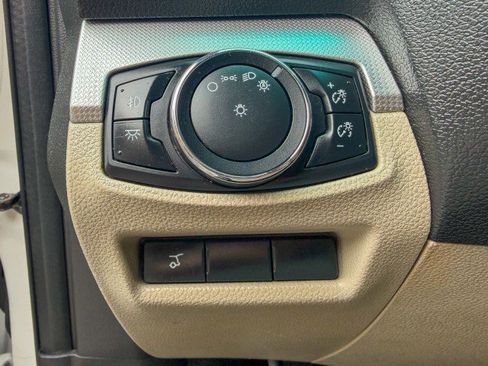Used 2015 Ford Explorer XLT w/ Equipment Group 202B FWD image 14