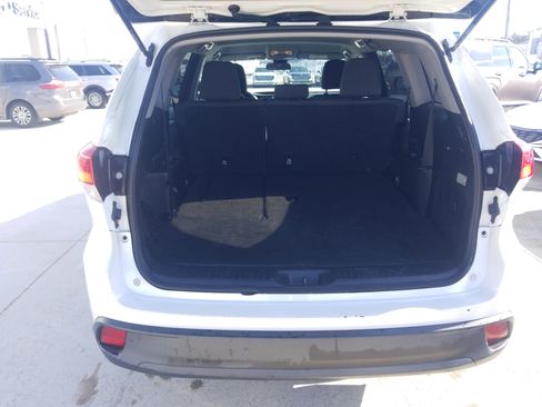 Used 2019 Toyota Highlander LE image 13