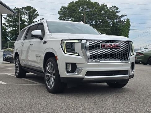 Used 2021 GMC Yukon XL Denali w/ Denali Premium Package AWD/4WD image 7