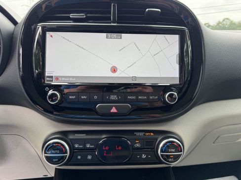 Used 2022 Kia Soul S FWD image 4