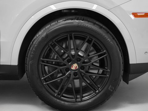 Certified 2026 Porsche Cayenne E-Hybrid AWD/4WD image 17