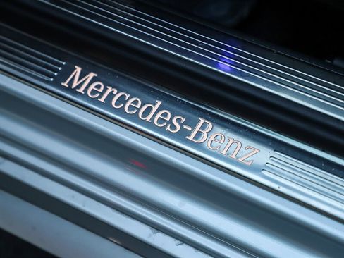 Used 2017 Mercedes-Benz S 550 Sedan image 33