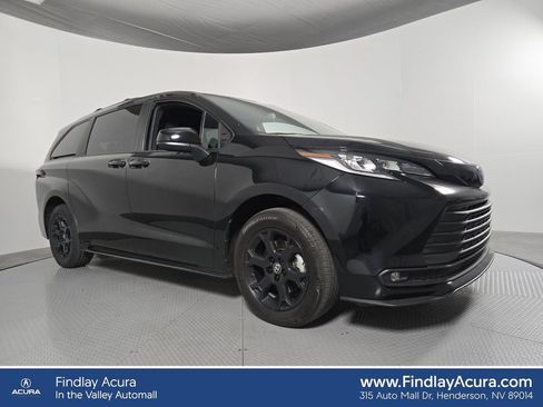 Used 2025 Toyota Sienna XLE Woodland Edition AWD/4WD image 1