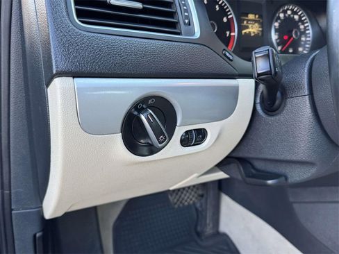 Used 2013 Volkswagen Jetta SE image 8