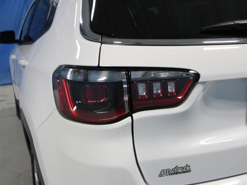 Used 2022 Jeep Compass Latitude FWD image 36