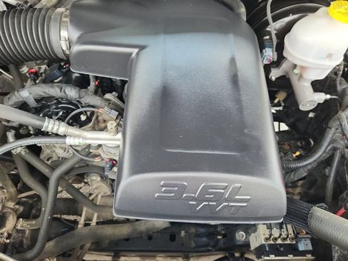 Used 2024 RAM 1500 Classic SLT AWD/4WD image 15