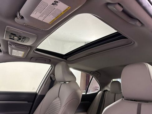 Used 2022 Toyota Camry SE w/ Audio Upgrade Package image 2