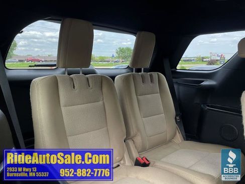 Used 2017 Ford Explorer XLT w/ Equipment Group 201A AWD/4WD image 17