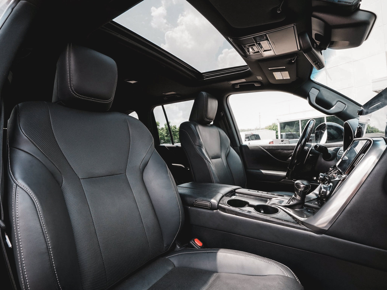 Used 2022 Lexus LX 600 4WD w/ Appearance Package image 41
