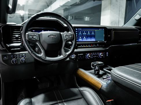 Used 2024 Chevrolet Silverado 1500 High Country w/ Midnight Edition AWD/4WD image 9