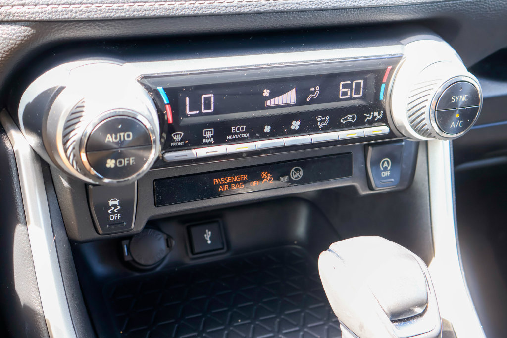 Used 2021 Toyota RAV4 XLE Premium FWD image 16