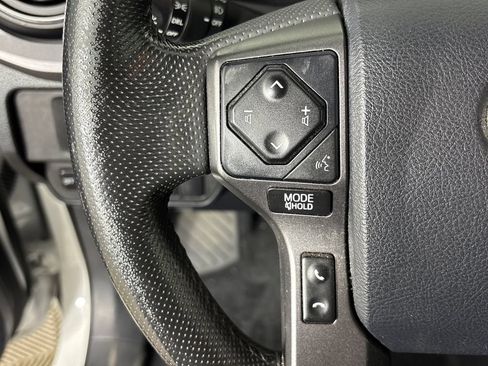 Used 2018 Toyota Tacoma TRD Off-Road w/ Technology Package AWD/4WD image 17