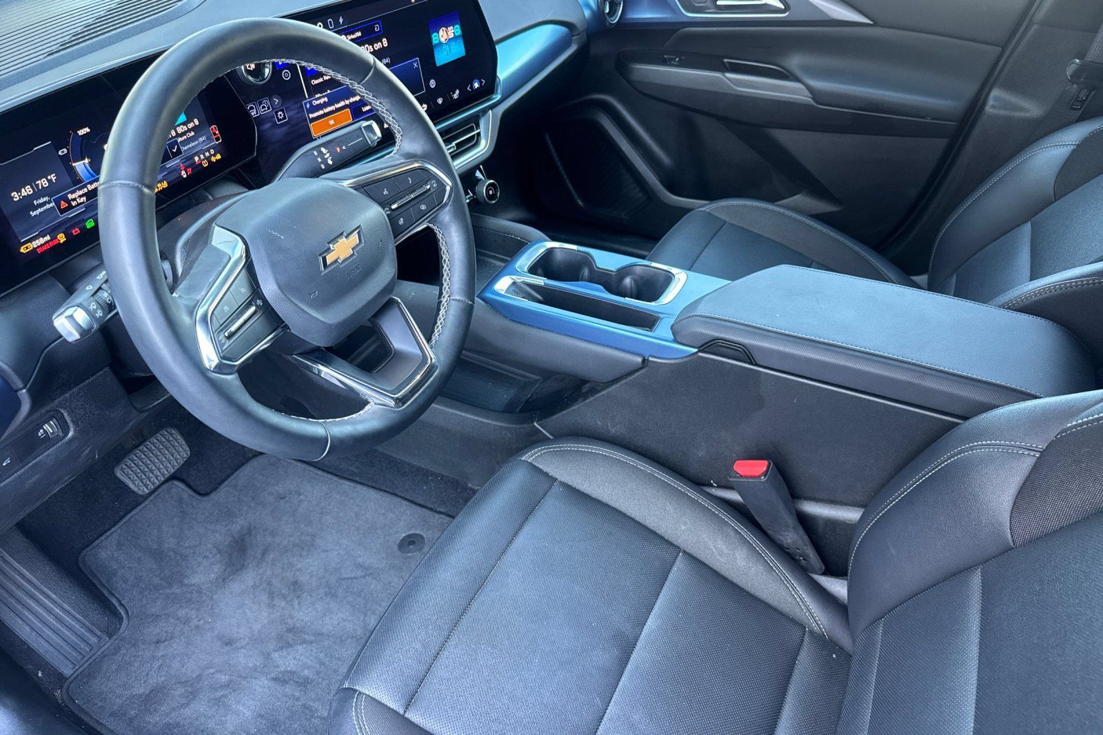 Used 2024 Chevrolet Equinox EV LT w/ LPO, Trailering Package FWD image 11