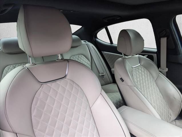 Used 2022 Genesis G70 3.3T RWD image 28