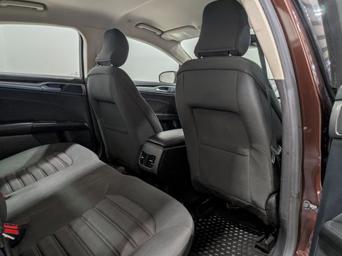 Used 2019 Ford Fusion SE image 16